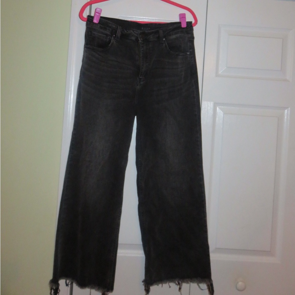 Risen size 13 black cropped jeans! Super comfy! Used but in great condition